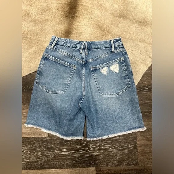 NWOT Good American 90's Long Women's Frayed Shorts Stretch Blue Denim Sz 2/26 - Picture 3 of 6